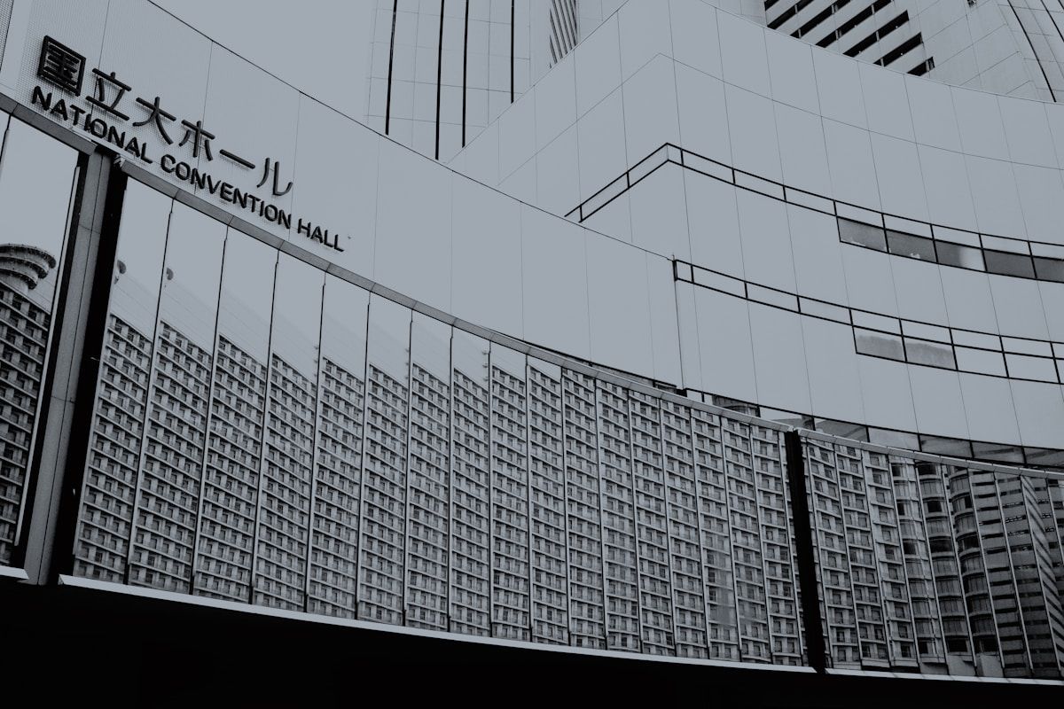 a black and white photo of a building