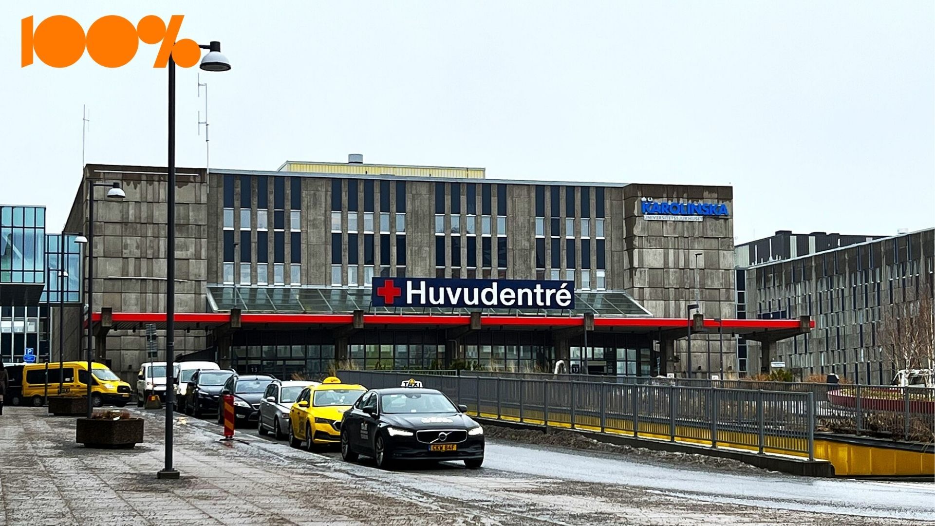 Vårdpersonal demonstrerar i arbetskläder