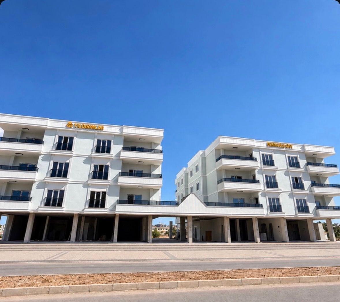 DERİKGOLD CITY bloklarının cadde cephesinden gerçek fotoğrafı