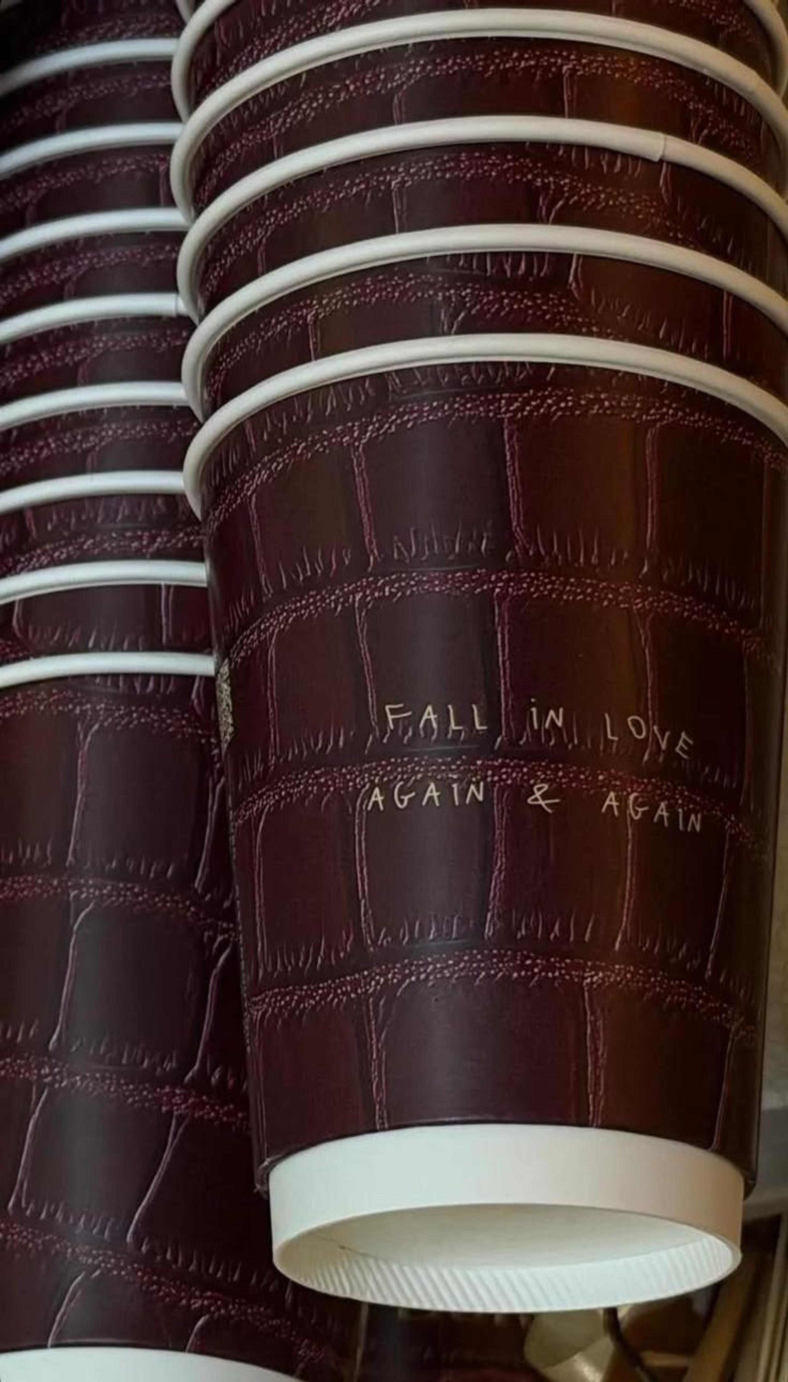 Burgundy croc-effect coffee cups