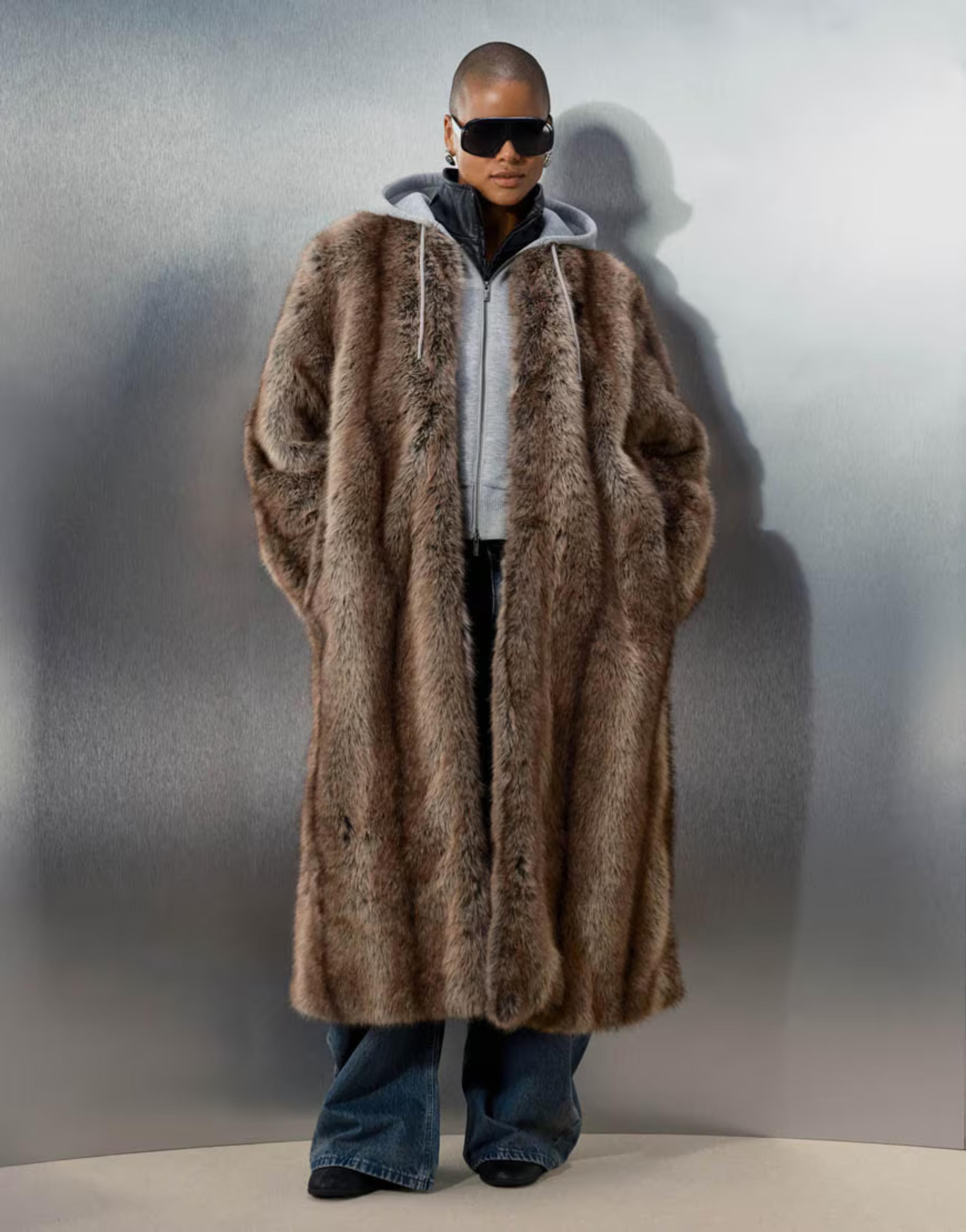 The oversized brown faux fur coat, thrown over a grey hoodie and wide-leg jeans