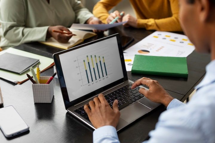 How Customer Data Helps Manufacturers Make Better Business Decisions