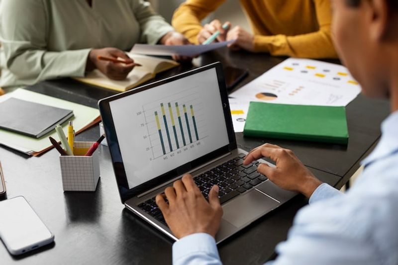 How Customer Data Helps Manufacturers Make Better Business Decisions