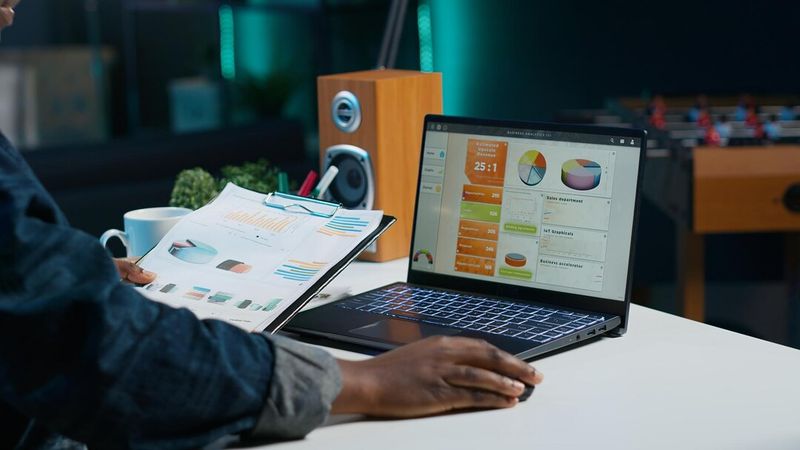 How Manufacturers Can Use Data Analytics to Improve Business Performance