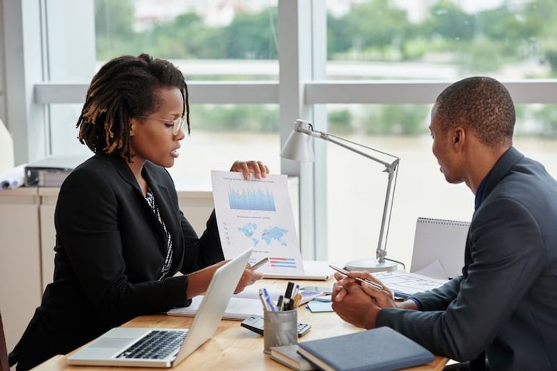 How to Reduce Customer Acquisition Costs in Manufacturing