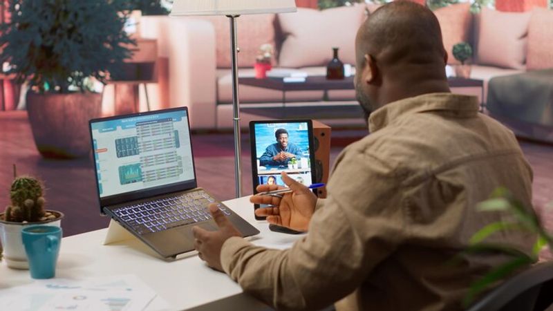 How to Build a Strong Online Presence for Manufacturing Companies