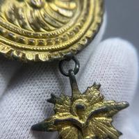 Fibbia XVIII sec. Placcata Oro con Figura Religiosa e Pietra Rossa thumb 4