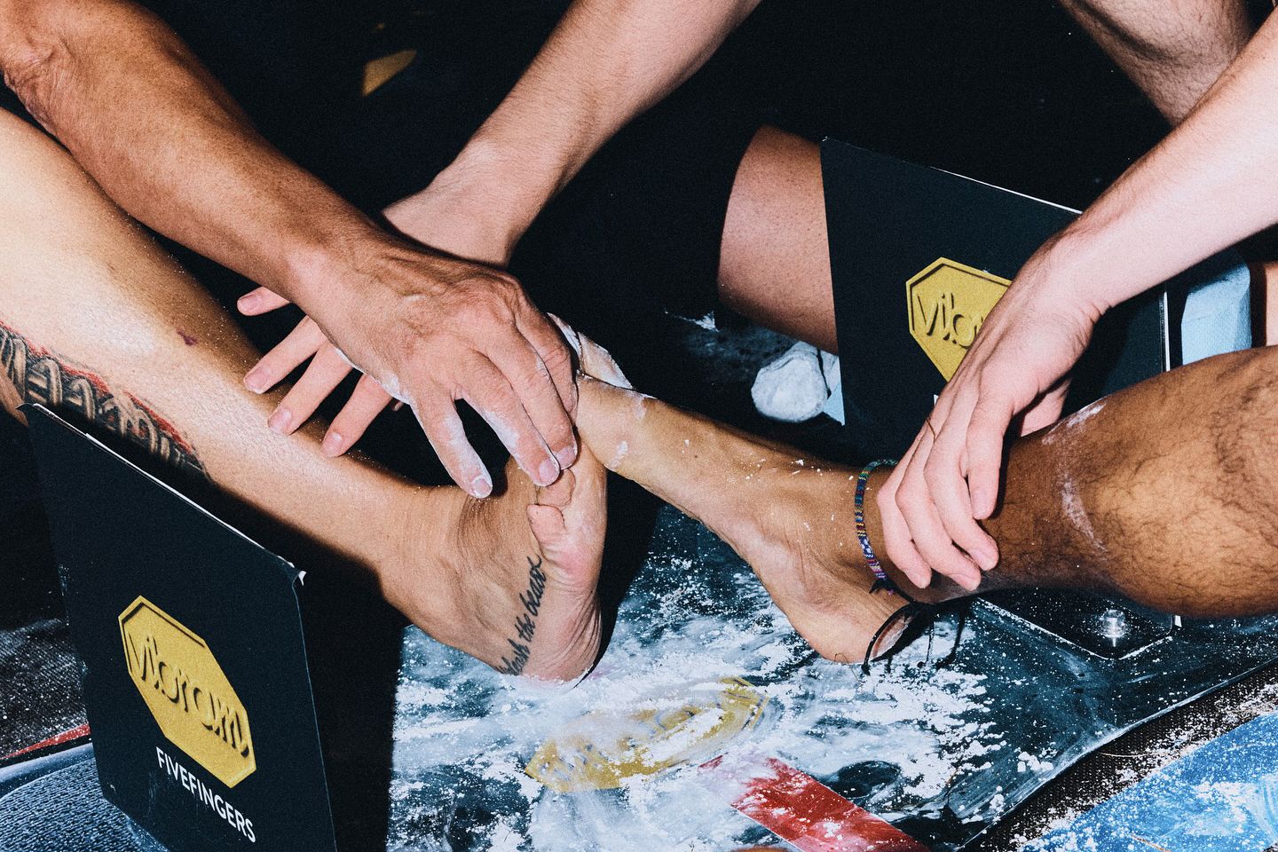 발가락으로 겨루는 세계 대회, 발가락 레슬링과 비브람의 만남