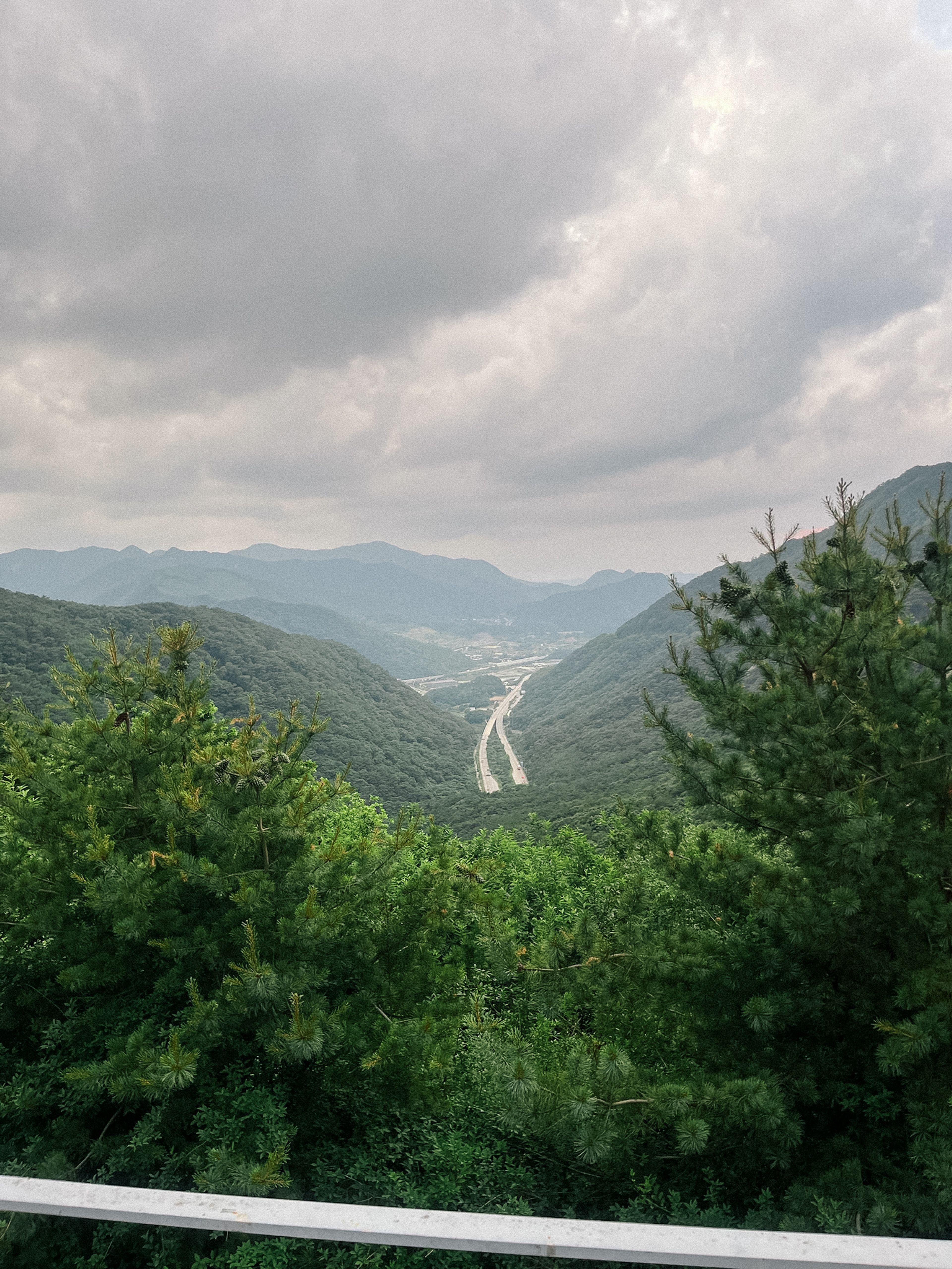 정상에서 보이는 풍경