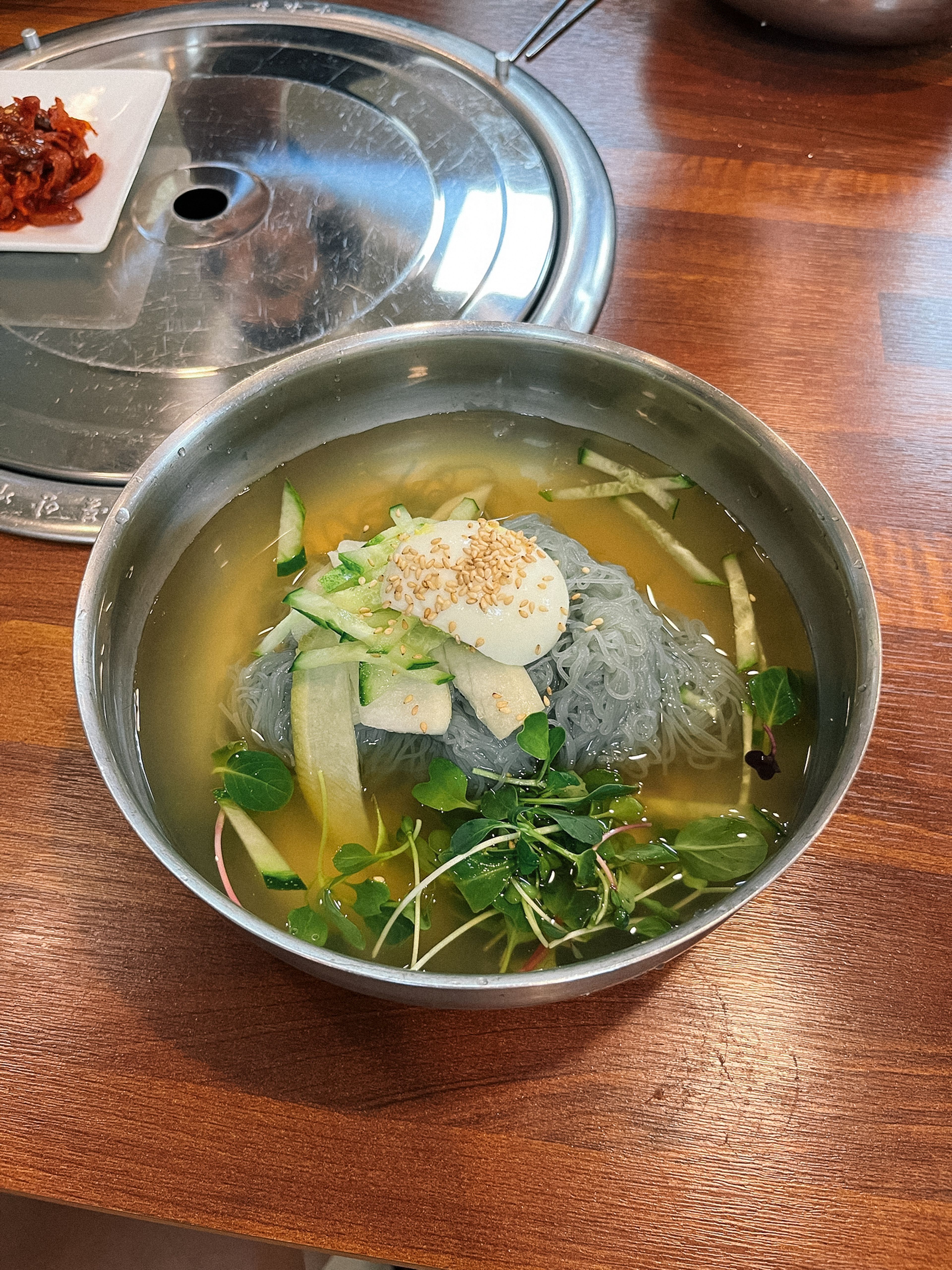 물냉면 말고는 다른 음식이 생각나지 않았다.