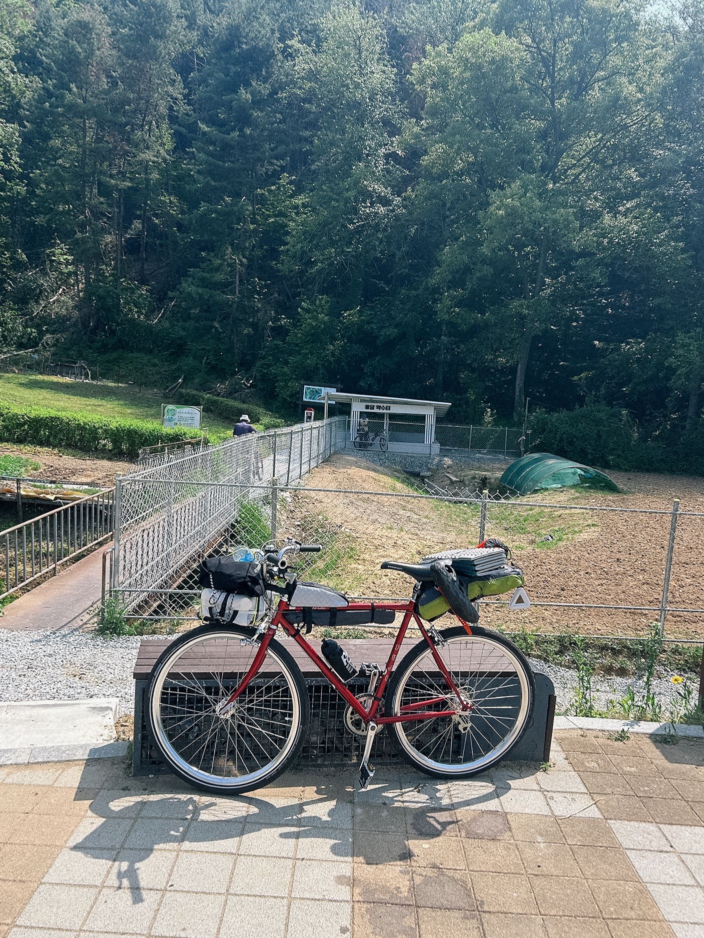용담 약수터와 자전거