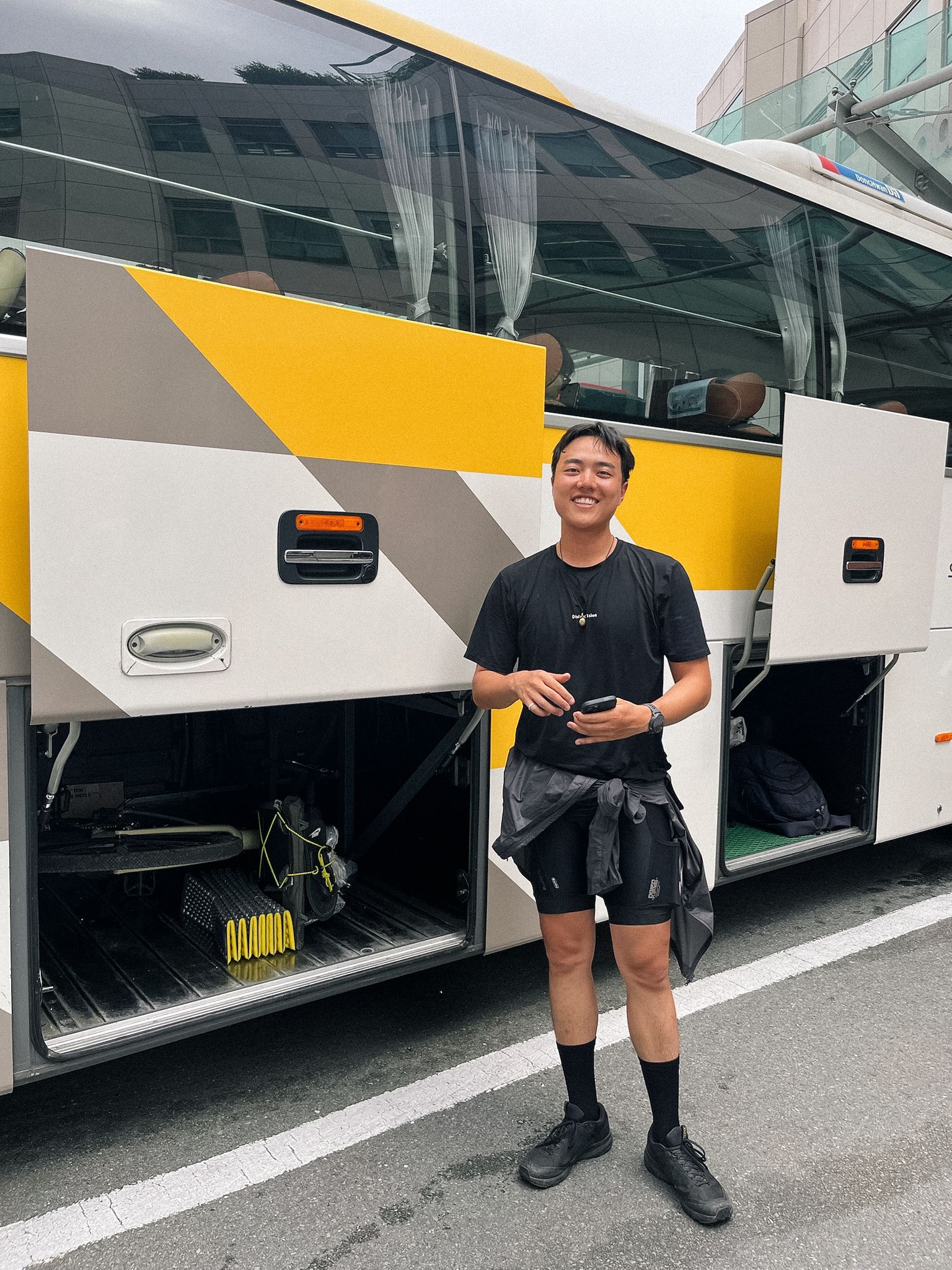 고속버스를 타는 팀원