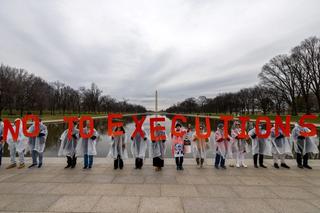 Iranian members of the diaspora and activists gather at the Lincoln Memorial