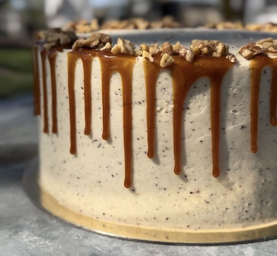 Caramel drip cake