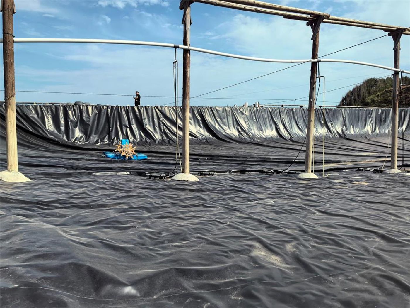 Bottom anti-seepage project for landfills