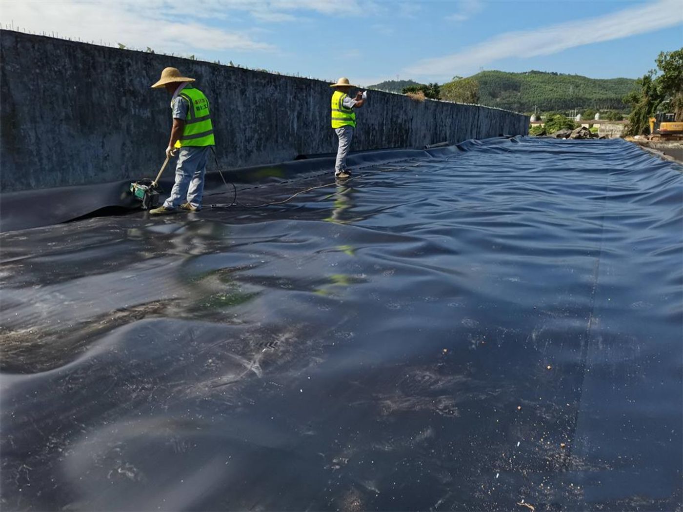 Seepage prevention renovation of aquaculture ponds