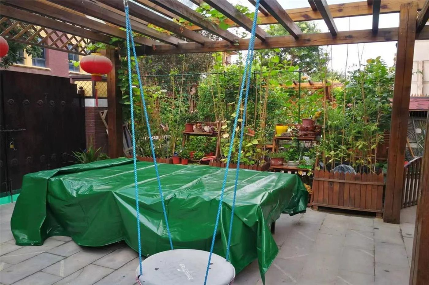 Outdoor rain cover