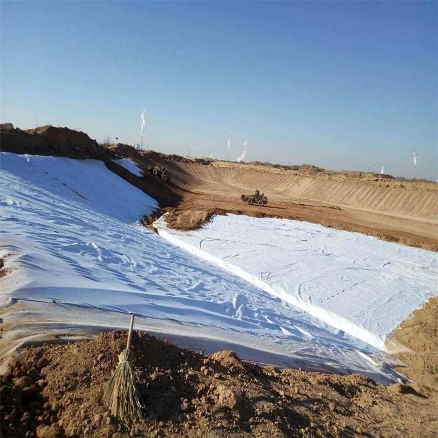 Impermeable Base for Reservoir
