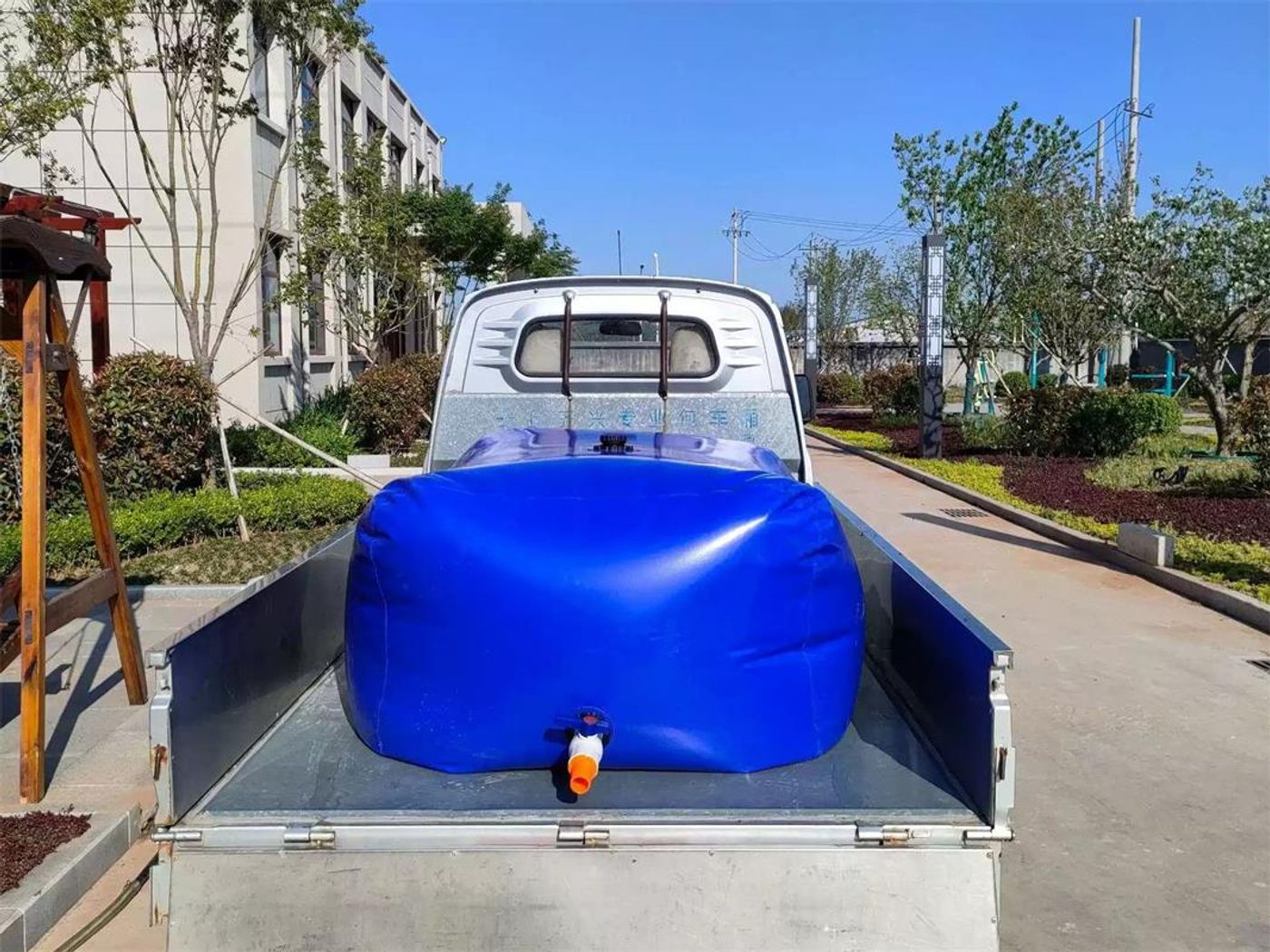 Truck-mounted mobile water supply