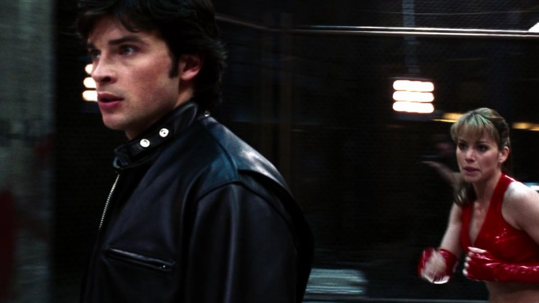 Clark and Lois in an underground fight club.