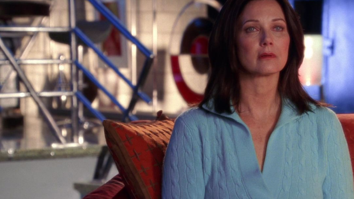 Lynda Carter as Moira Sullivan.