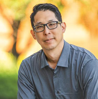 Gene Luen Yang's avatar