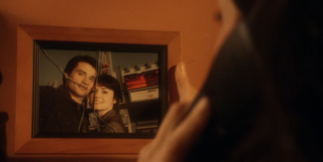 A shattered picture of Lois and Clark.