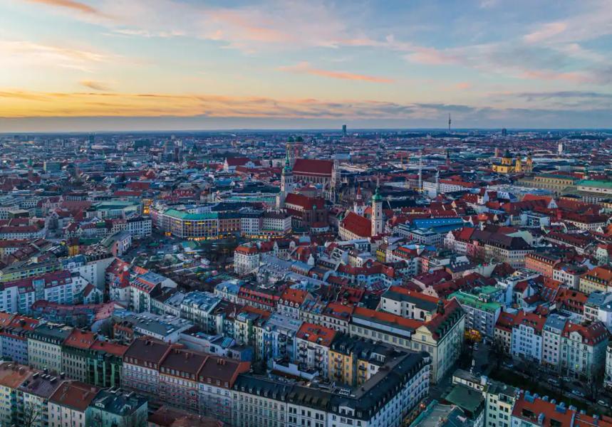 Vista aérea de Múnich con la Frauenkirche y el casco antiguo