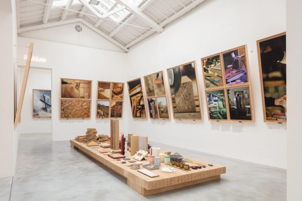 image of the spanish pavillion with a table in the centre