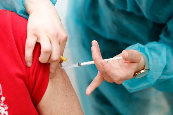 L’adhésion aux vaccins se renforce en France, malgré la propagation des théories farfelues des antivax