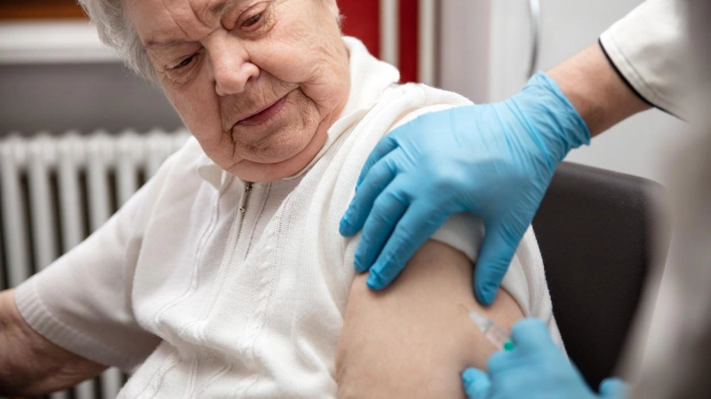 US states took divergent actions in absence of federal COVID vaccine guidance last respiratory virus season