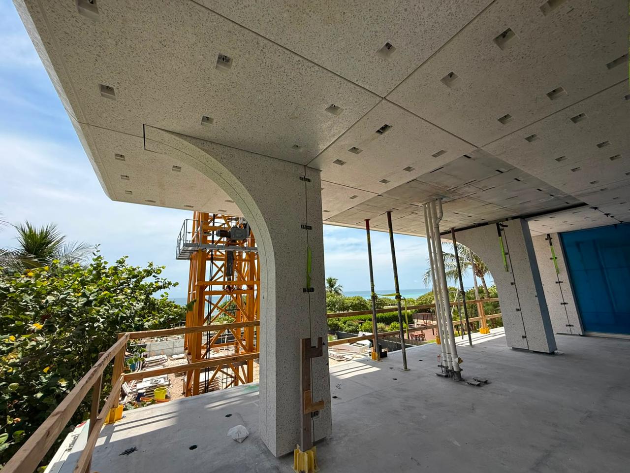Surf House — fachada GFRC y terrazo en Surfside, Florida — 2