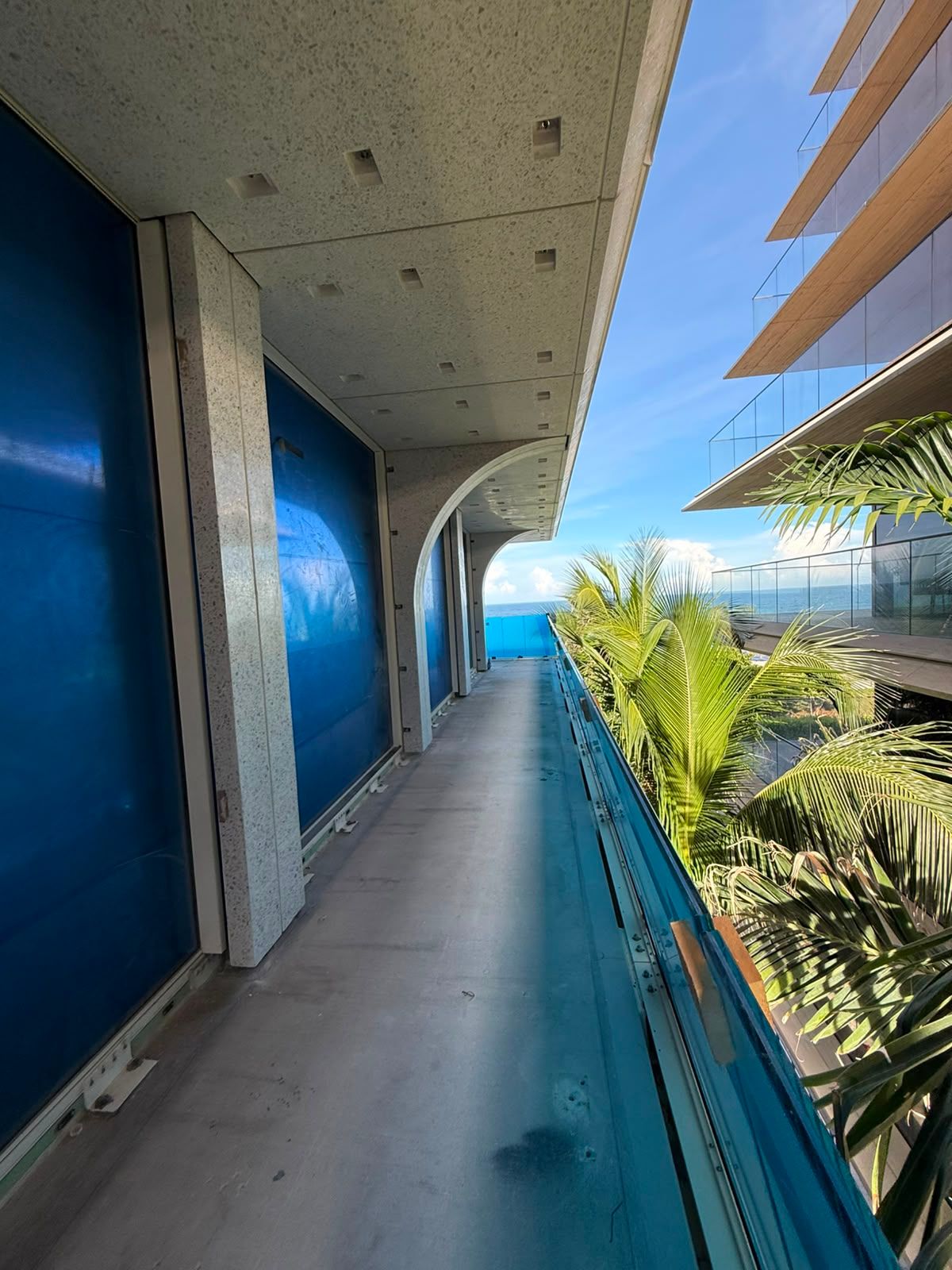 Surf House — fachada GFRC y terrazo en Surfside, Florida — 4