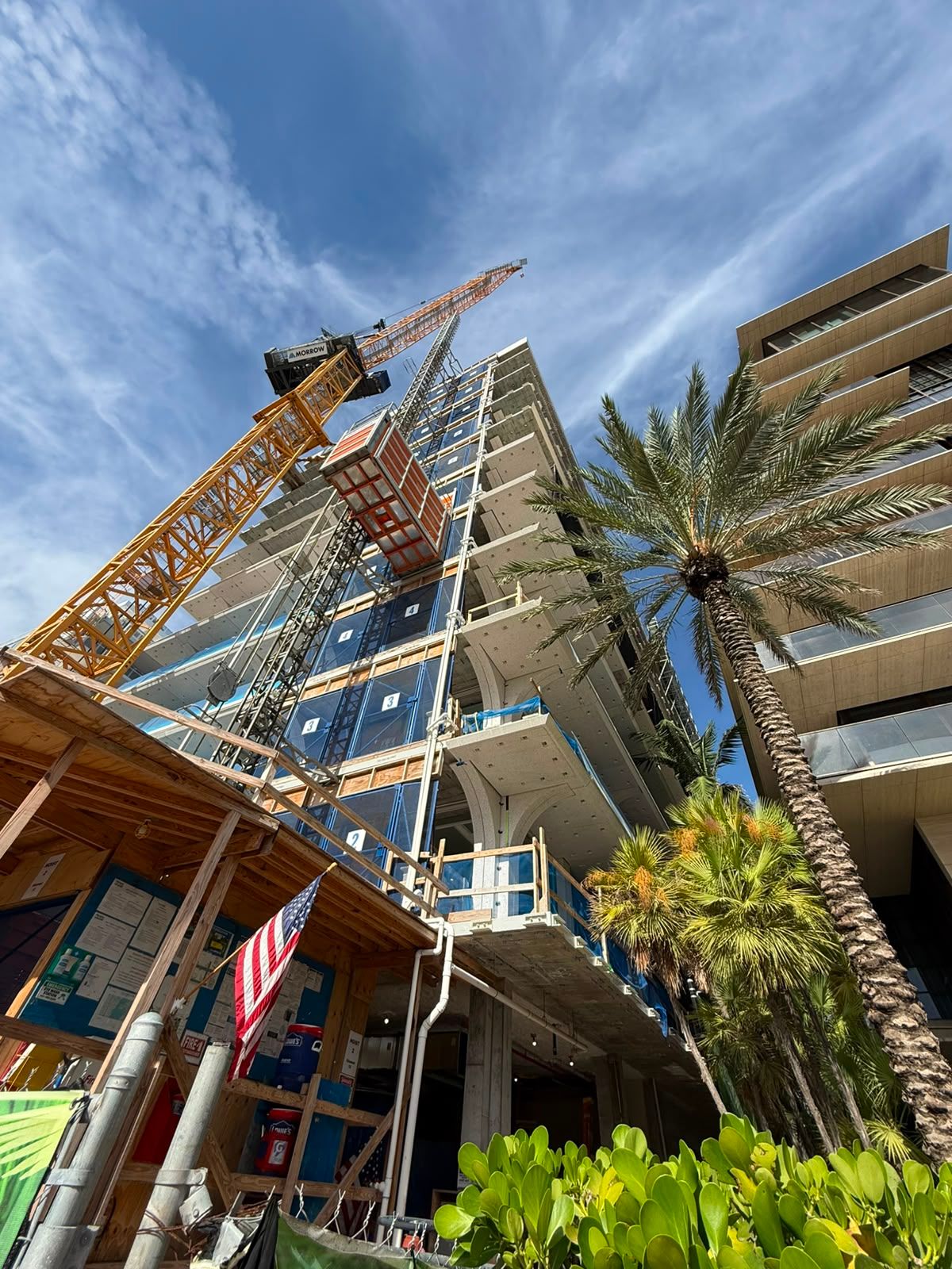 Surf House — fachada GFRC y terrazo en Surfside, Florida — 3