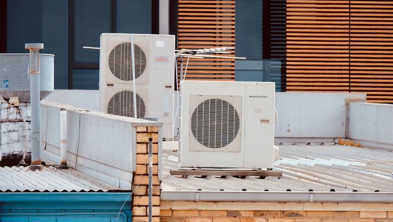 Unit outdoor AC dan pemasangannya — service ac tangerang selatan