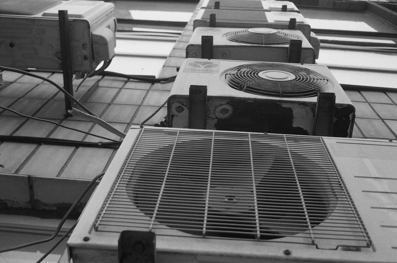 Unit outdoor AC dan pemasangannya — service ac jakarta barat