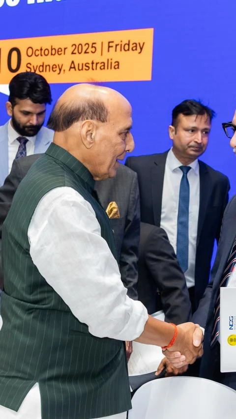 Dipen Rughani shaking hands with Defence Minister of India (2025) Shri Rajnath Singh