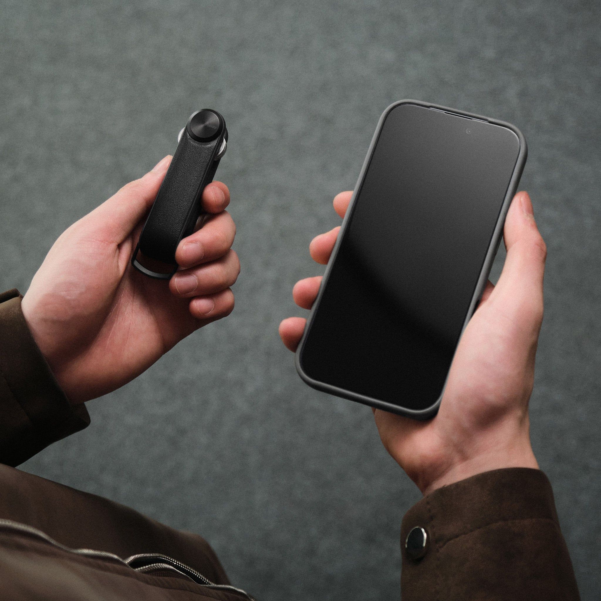The Orbitkey Key Organiser Tracker in use