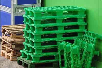Photo of a stack of green plastic pallets