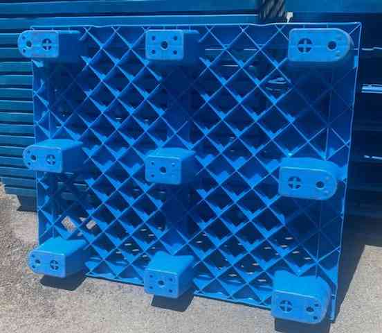 Photo of the bottom of a blue plastic pallet