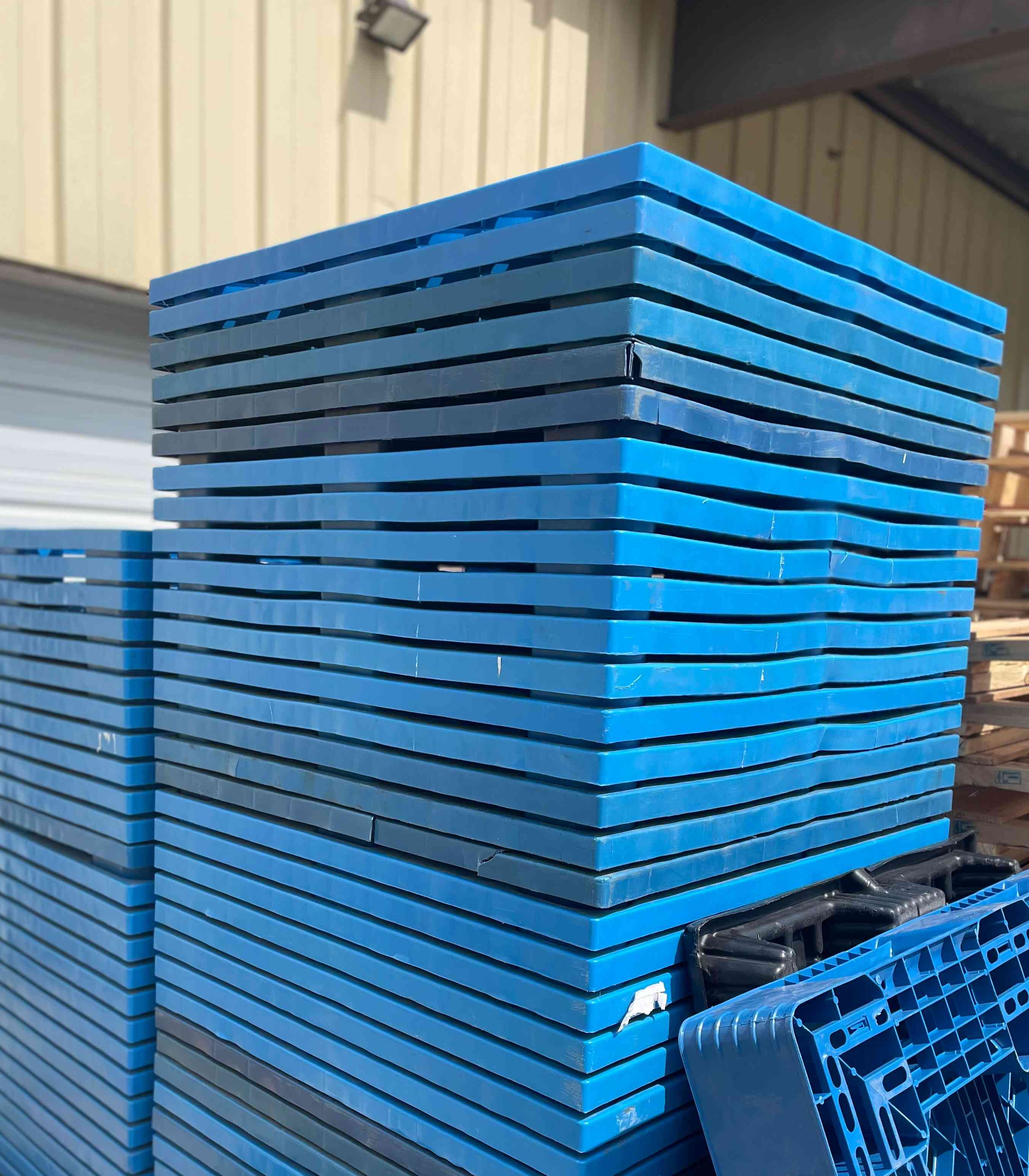 Photo of stacked plastic pallets
