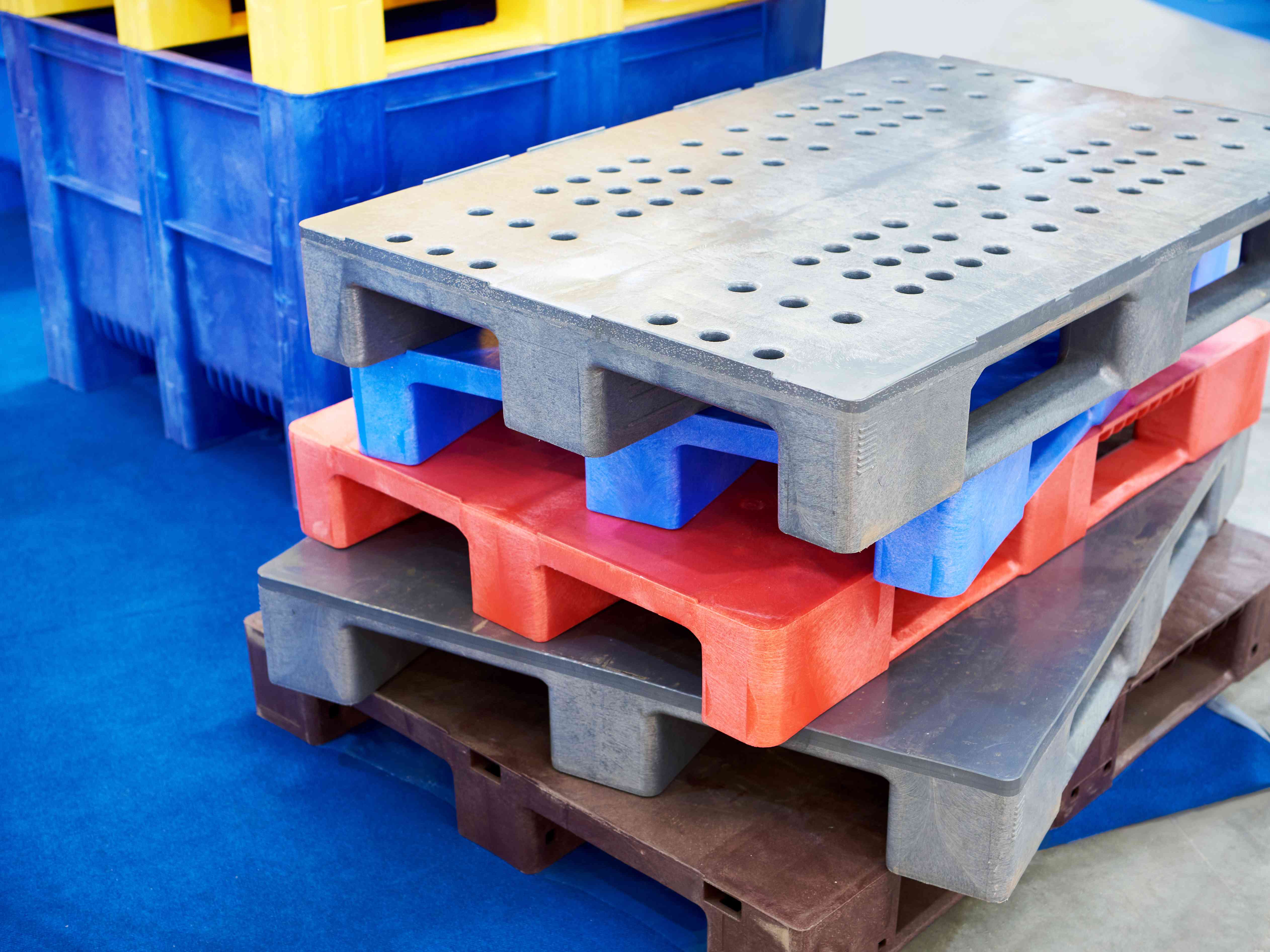 Photo of mixed plastic pallets in a stack