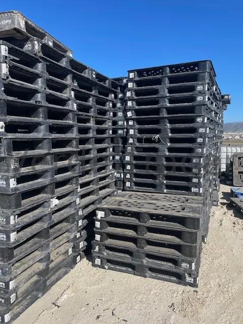 Used plastic pallets