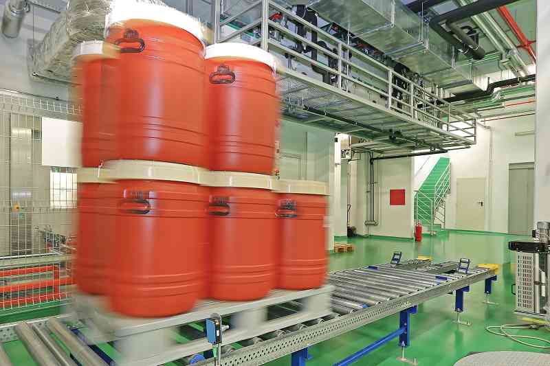 drums on a plastic pallet in a warehouse