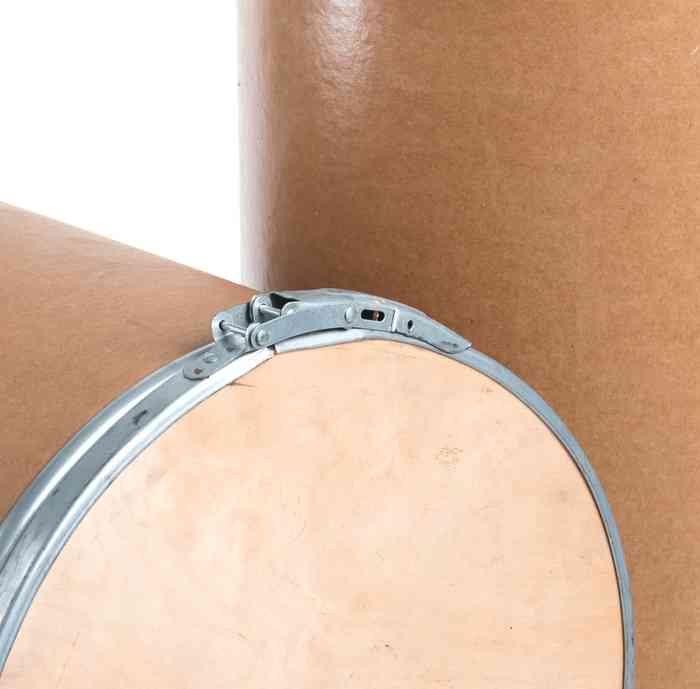 Photo of a lever lock fiber drum closure