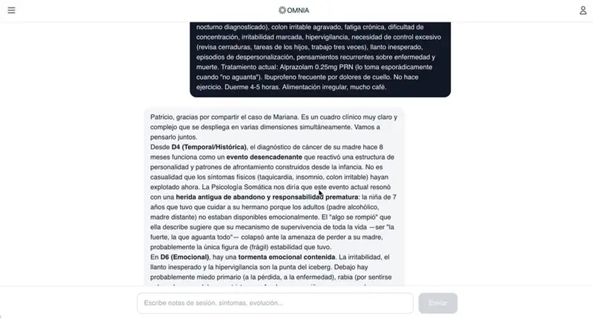 Captura del prompt 1 y la respuesta de Omnia mostrando el análisis de D4 (Temporal/Histórica) con el texto "herida antigua de abandono y responsabilidad prematura