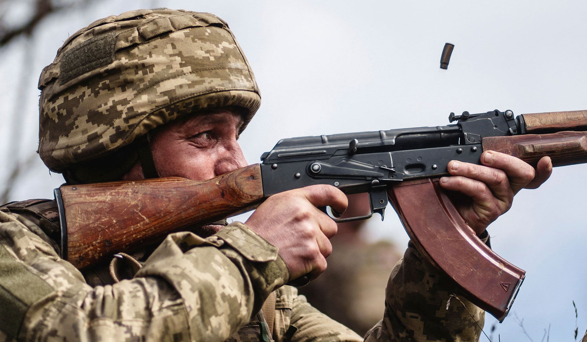 A serviceman of the 154th Brigade of the Ukrainian Armed Forces attends a military exercise between combat missions in Zaporizhzhia Region, Ukraine, April 4, 2026.