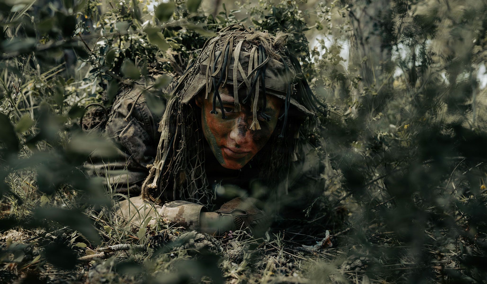 U.S. Marine Corps Corporal Christian Contreras, an infantryman assigned to Ground Sensor Platoon, Second Intelligence Battalion, II Marine Expeditionary Force Information Group, places a ground sensor as part of training with Tunisian special forces in Bizerte, Tunisia, April 22, 2026.