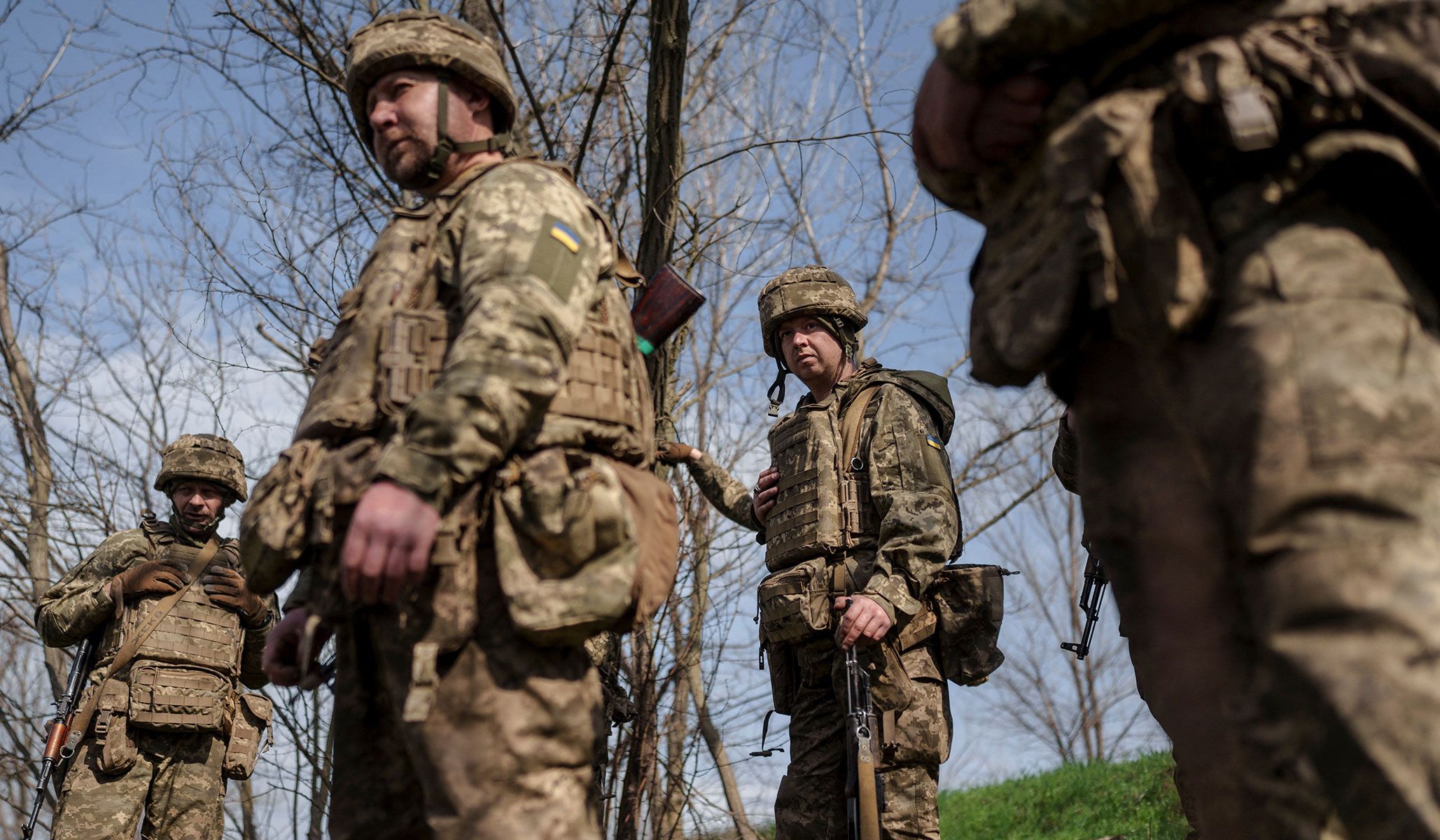 Servicemen of the 154th Brigade of the Ukrainian Armed Forces attend a military exercise between combat missions in Zaporizhzhia Region, Ukraine, April 4, 2026.