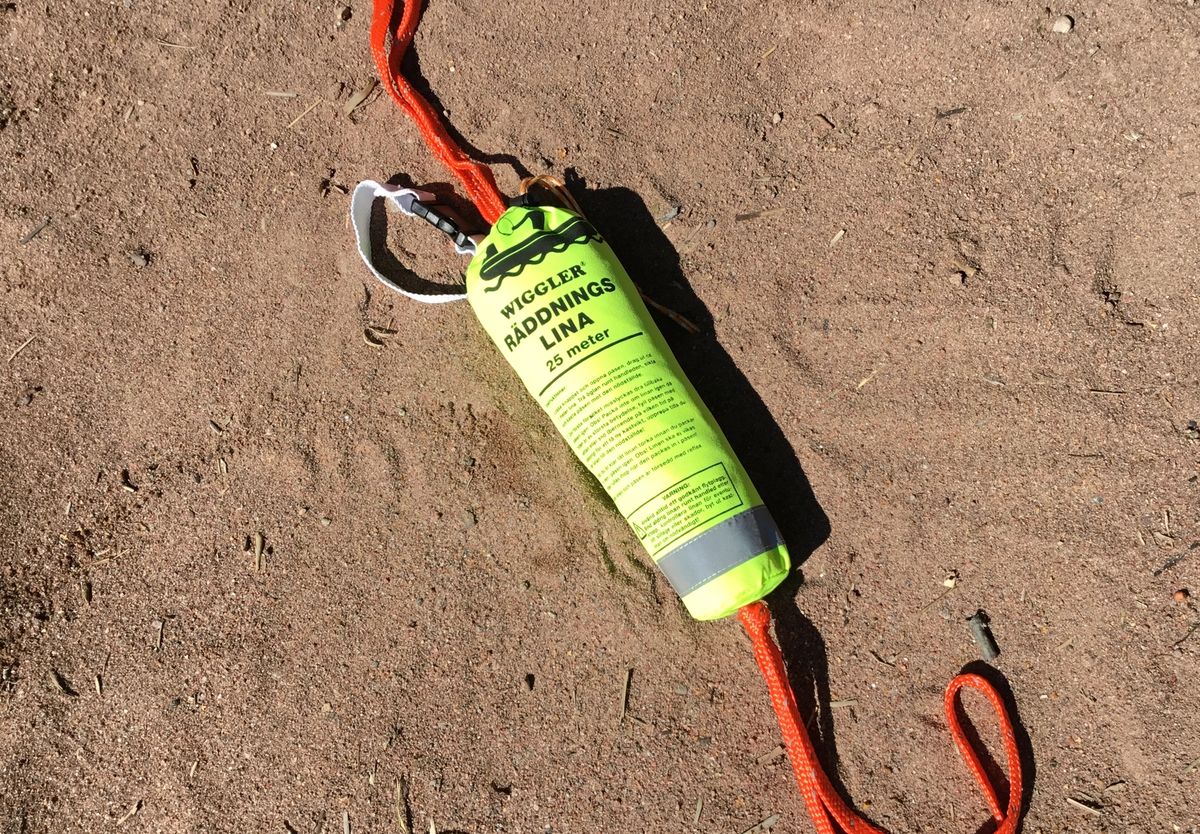 Heittoliina on kelluva pötkylä, jonka sisällä on lisää köyttä